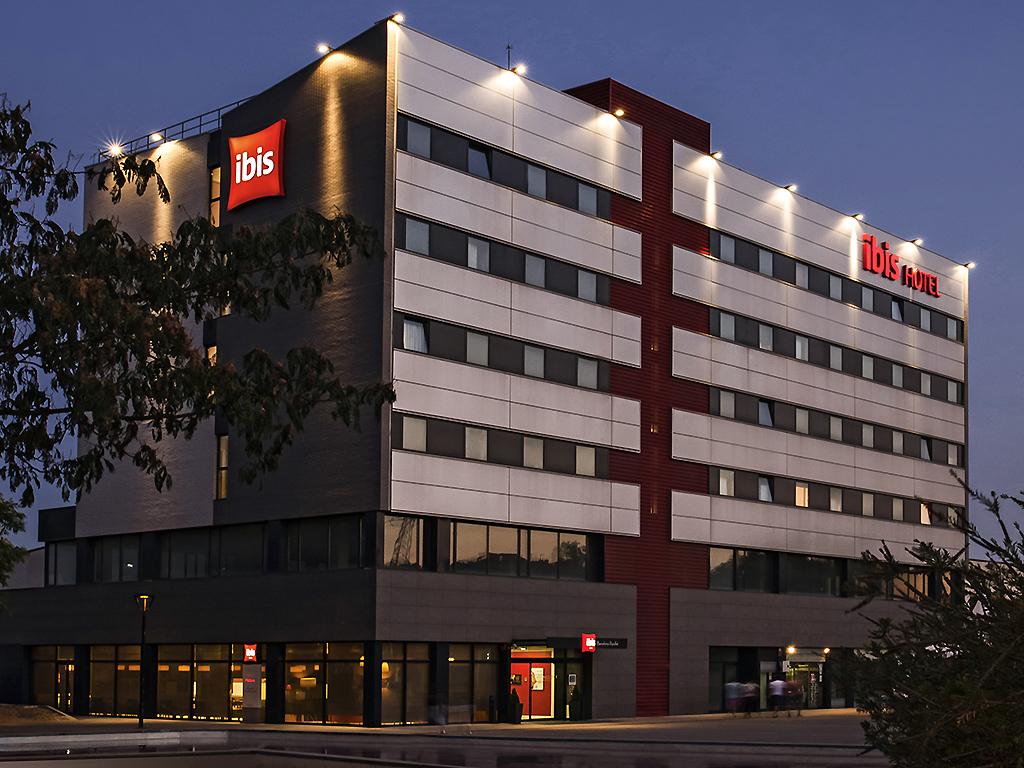 Hotel Ibis Ripollet Esterno foto